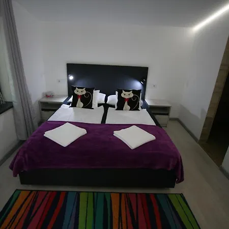 Darazshegyi Panzio 3*