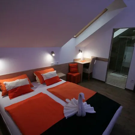 Darazshegyi Panzio 3* Матрасентимре